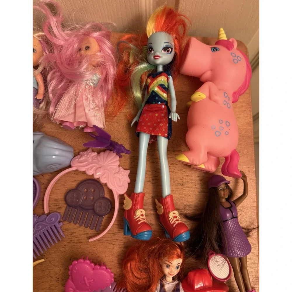 Lot Of‎ 35 Random Dolls/toys And Accessories.